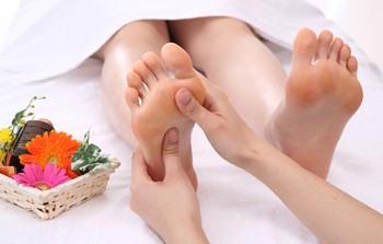 むくみ知らずの美脚は“足裏”美容から! 足つぼ&フットエステ