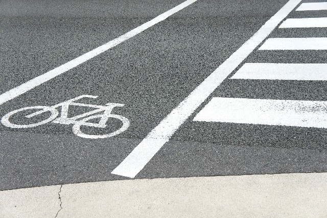 【画像】横断歩道と自転車マーク