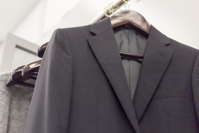 スーツはどこで買う？ どうやって選ぶ？ スーツに関する調査結果を発表 | 紳士服専門店 オリコン顧客満足度ランキング