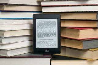KindleƂ́HdqЃ[_[̃bg₨ߒ[